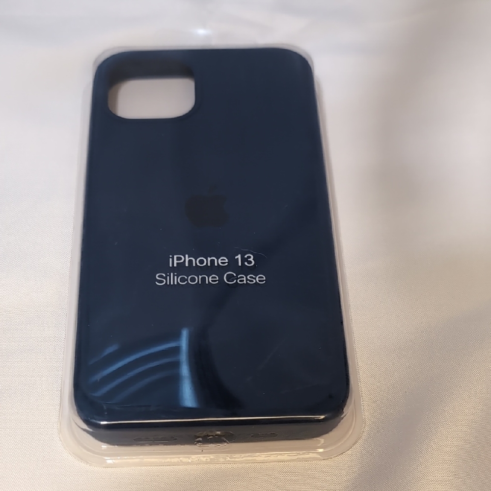 Apple iPhone 13 Silicone Case - Dark Blue